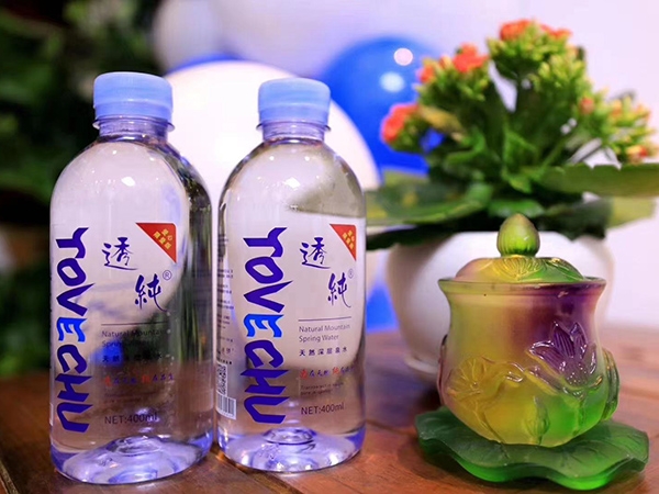 矿泉水瓶