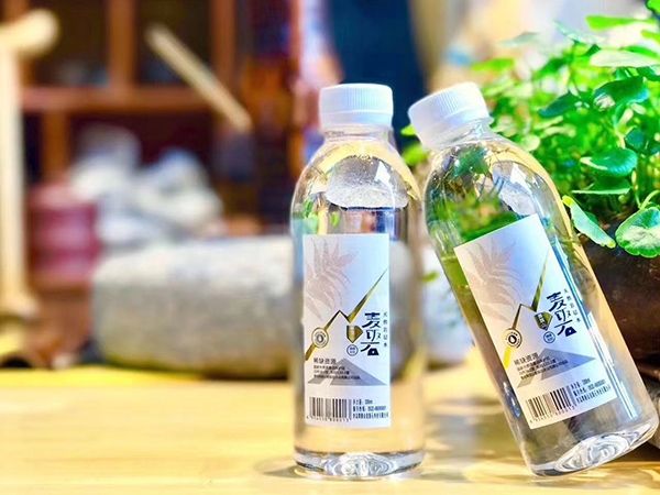 矿泉水瓶